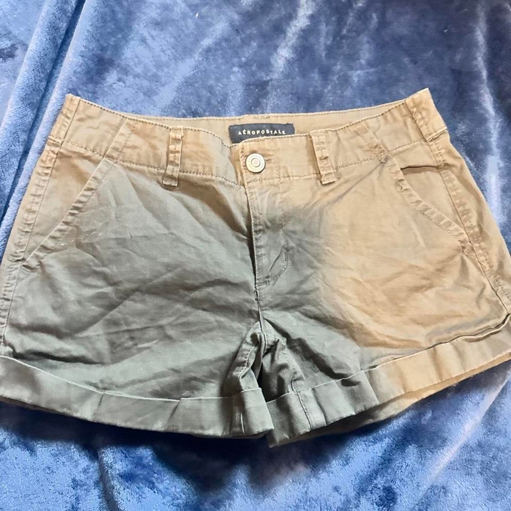 vintage style Aéropostale olive green cuffed chino shorts